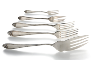 Se hai le posate d'argento non venderle: l'esperto spiega perché il loro valore è in aumento