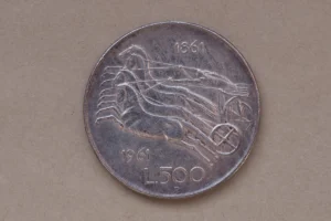 Se hai le posate d'argento non venderle: l'esperto spiega perché il loro valore è in aumento