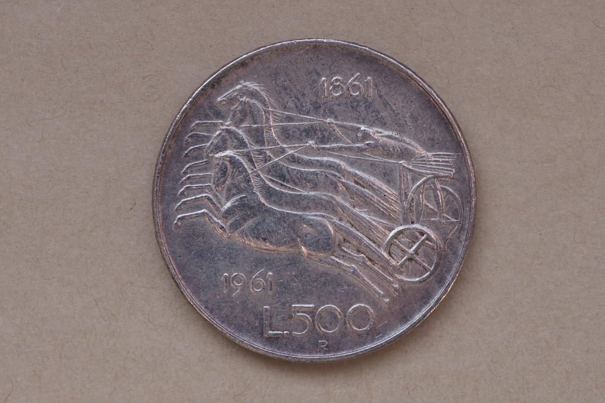 Se hai le posate d'argento non venderle: l'esperto spiega perché il loro valore è in aumento