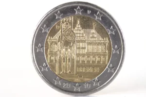 Se hai queste 2 Euro rare non spenderle: valgono una vera fortuna