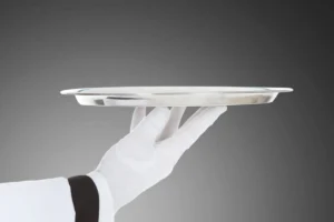 Perché i vecchi vassoio d'argento stanno prendendo valore: l'esperto ci spiega i motivi