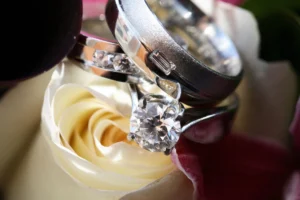 Non pulire i gioielli di famiglia con questo detersivo: l’esperto ti spiega perché potresti rovinarli per sempre