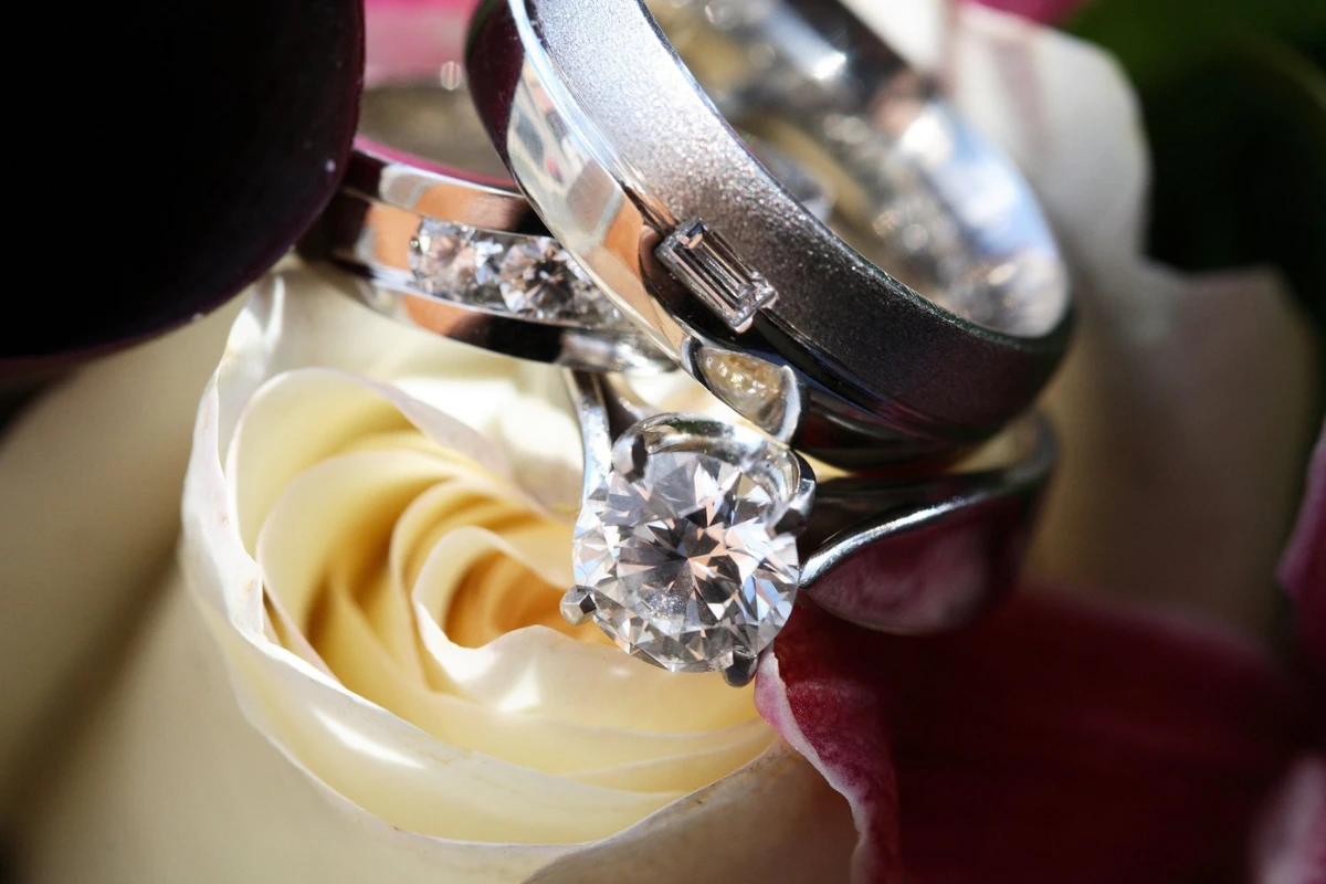 Non pulire i gioielli di famiglia con questo detersivo: l’esperto ti spiega perché potresti rovinarli per sempre